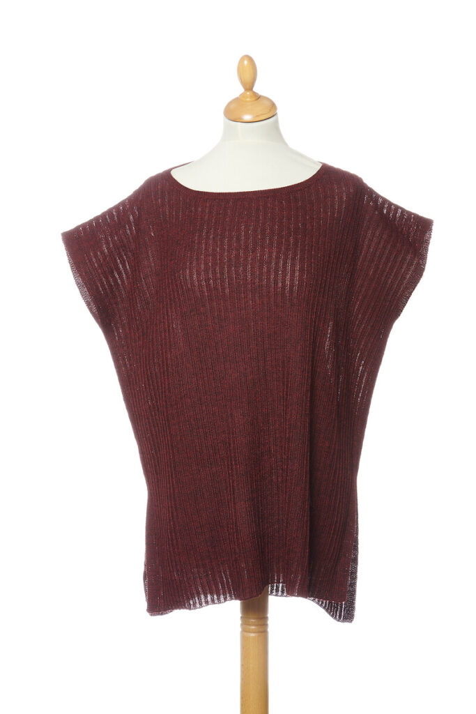 Poncho en laine d'alpaga. Rouge bordeaux