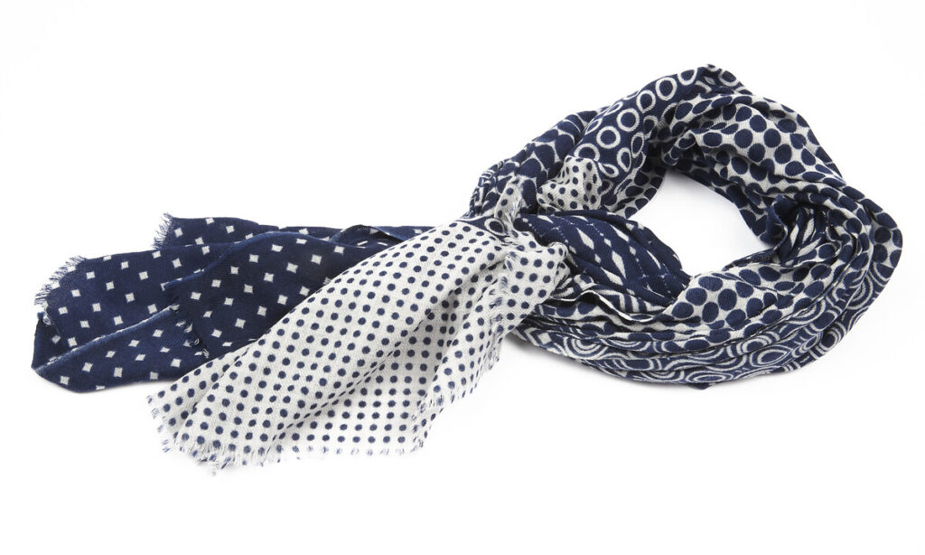 Foulard en laine motif géométrique