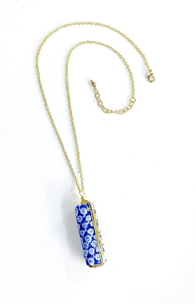 Collier et pendentif bleu perle de verre