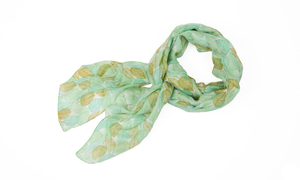 Foulard en soie feuilles vert et bleu