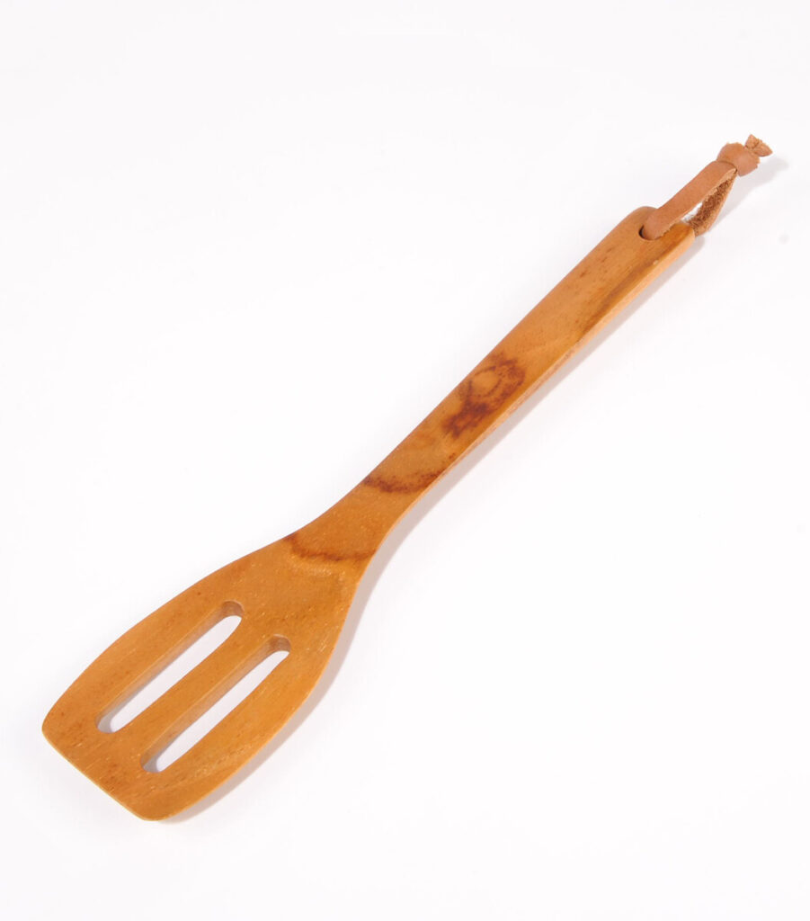 spatule ajourée en bois de suar